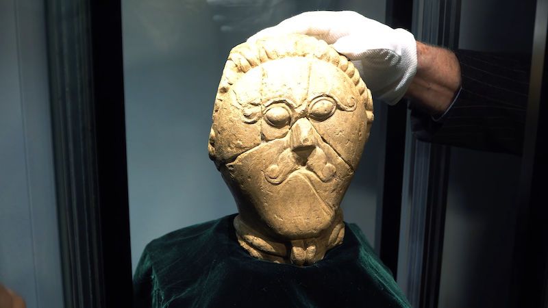 Unikátní keltská hlava zamířila z Terezína do Olomouce